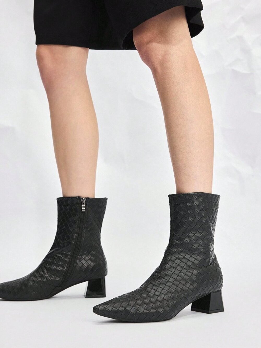 Black Glamorous Women's Low Chunky Heel Pointed Toe Plus Size Ankle Boots - Picture 2 of 7